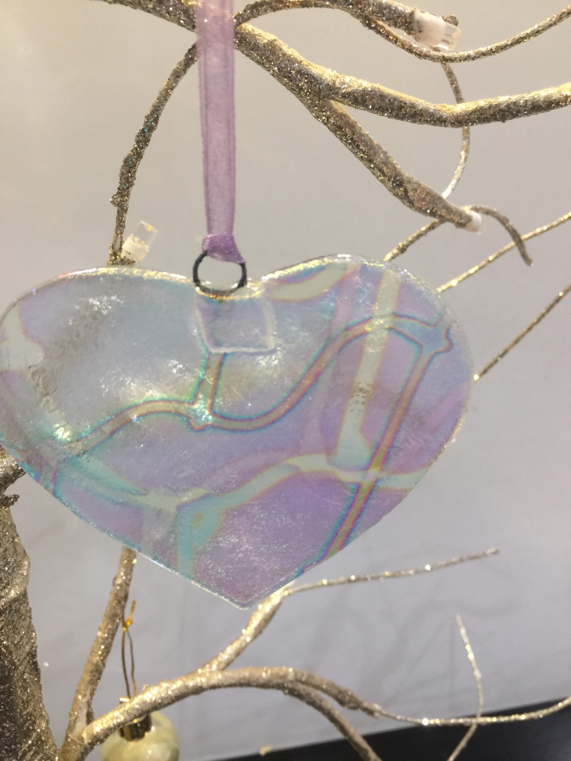Glass heart hanger